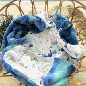 Couverture - Chat habillé dos minky fourrure bleu pâle