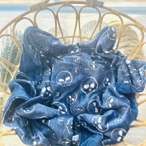 Couverture - Têtes de mort endos minky marine 24h