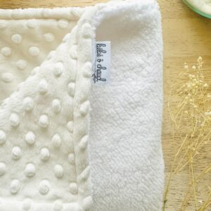 Couverture douce,chaude pour l'hiver en sherpa et minky par Bébé Ô Chaud - Fait au Québec - zoom